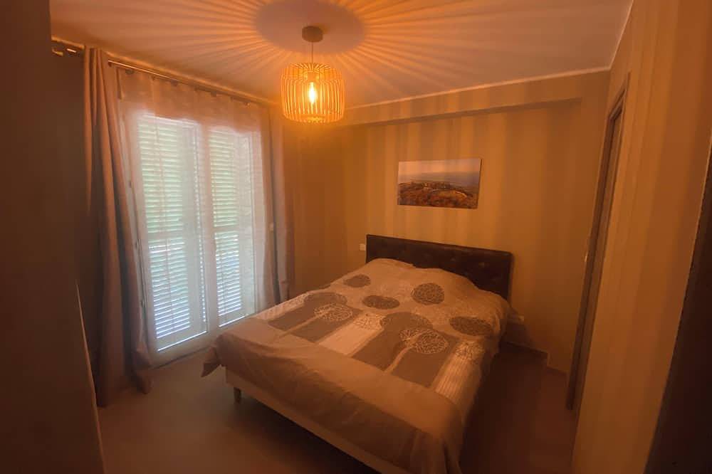 Comfortable 8-person villa with pool and sea view in Sant Ambroggio, Lumio