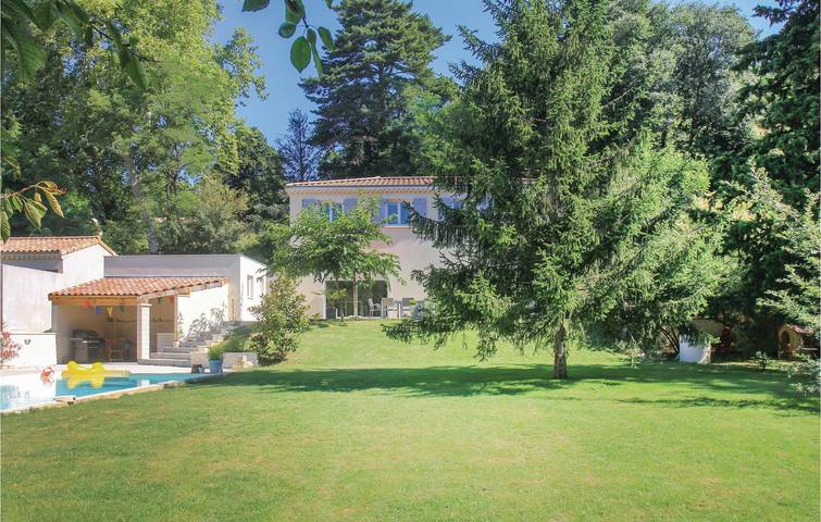 2km from Montélimar center: Pool, Garden, Parking! in Montélimar, Nyons region