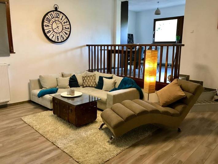 Ferienwohnung für 7 Personen, mit Balkon und Whirlpool sowie Terrasse und Garten