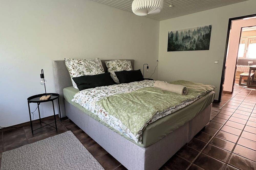 Ganze Wohnung, Bollenhut 1\ngroße, helle Ferienwohnung mit Terrasse in Bad Wildbad, Nordschwarzwald