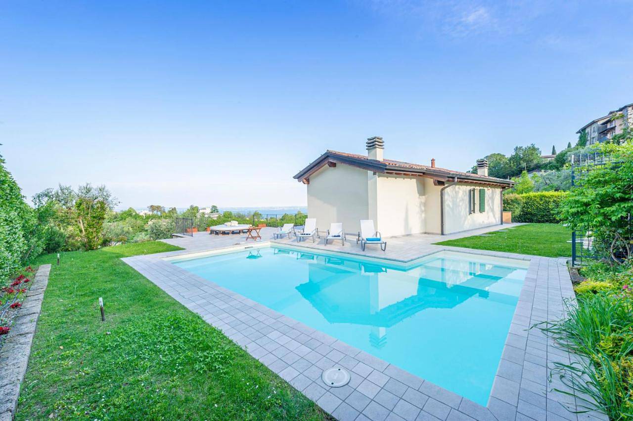 Villa Pratello in Padenghe sul Garda, Prealpi Gardesane