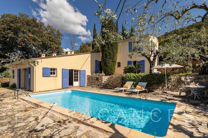 Villa pour 5 personnes, avec piscine et balcon/terrasse