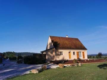 Gîte pour 5 personnes, avec piscine ainsi que vue et jardin à Castels