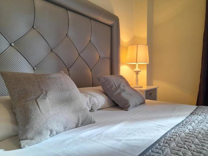 Apartahotel para 5 personas, con piscina además de vistas y jardín en Costa del Sol