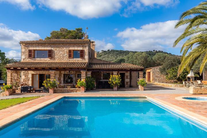 Casa de campo Can Bosco con piscina, Wi-Fi, aire acondicionado, jardín y terraza in San Lorenzo de Cardessar, Mallorca Este