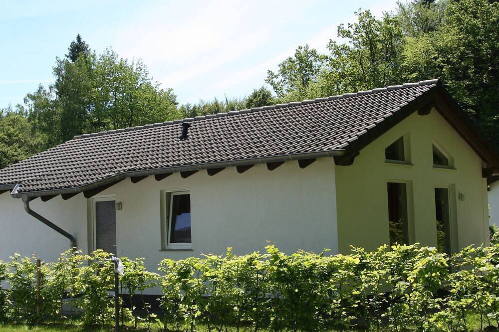 Bungalow in der Eifel am Waldrand in Gerolstein, Vulkaneifel