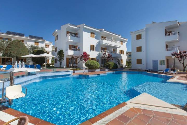 Appart’hôtel pour 3 personnes, avec piscine ainsi que jardin et vue