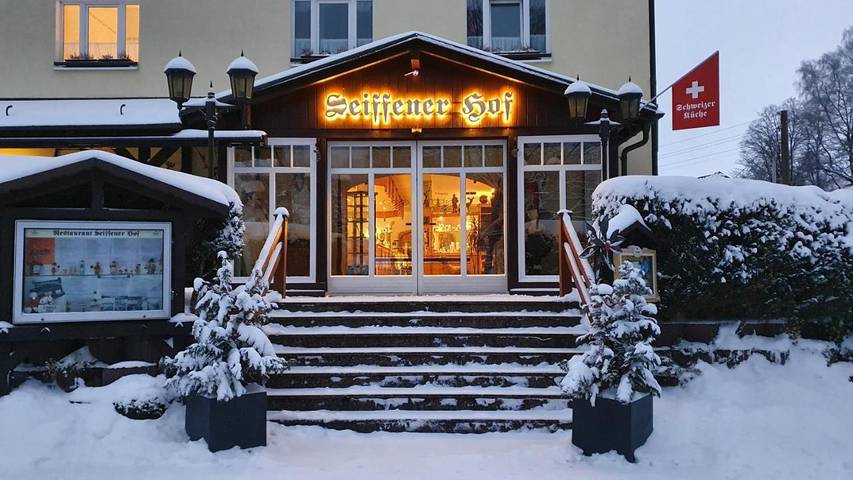 Hotel, mit Terrasse