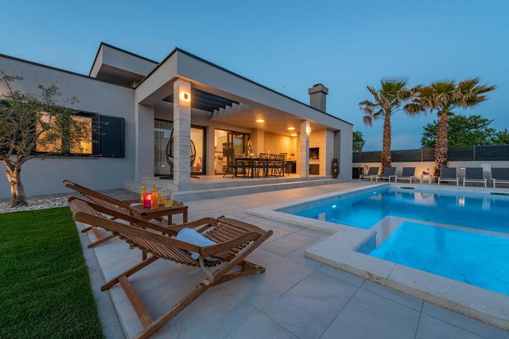 Villa pour 10 personnes, avec terrasse et jardin à Nin - 3