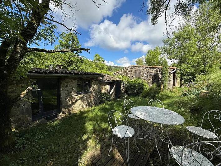 Location de vacances pour 8 personnes, avec Balcon et Terrasse ainsi que Jardin et Vue à Pranles