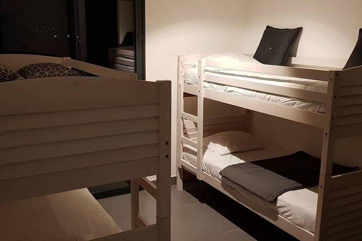 Casa de 4 a 800 m de playa, piscina climatizada, jacuzzi, sauna, baño de vapor, gimnasio. in Sainte-Lucie de Porto-Vecchio, Zonza