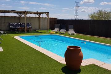 Location de vacances pour 8 personnes, avec jardin et terrasse à Canet