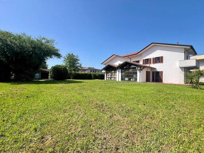 Villa für 4 Personen, mit Balkon und Terrasse sowie Garten und Ausblick in Massa - 2
