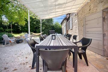 Location De Vacances pour 12 Personnes dans Limeyrat, Dordogne, Photo 3