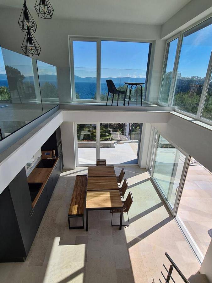 Villa für 8 Personen, mit Pool und Ausblick sowie Seeblick und Garten - 1