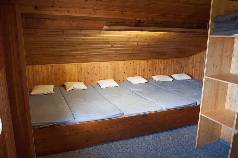 Appartement entier, Gruppenhaus Walliser Alpstyle 2. Stock in Rosswald, Brig