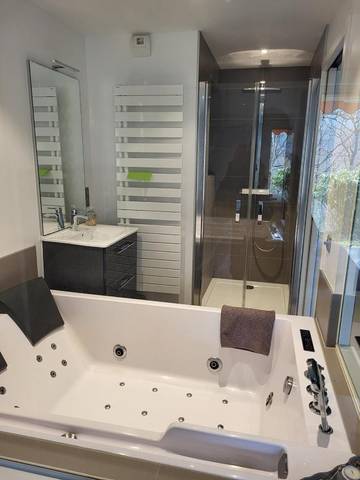 Gîte pour 2 personnes, avec jacuzzi et terrasse ainsi que jardin et piscine à Bœrsch