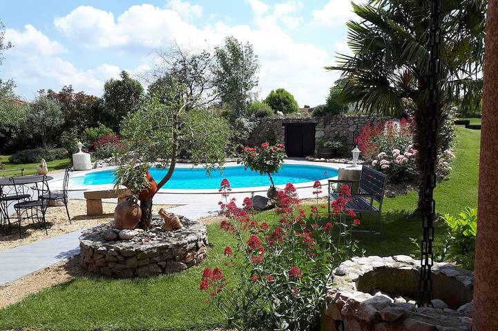Gîte pour 4 personnes, avec jardin et terrasse à Escatalens