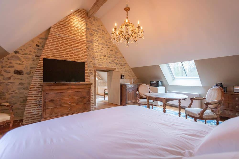 Entire apartment, Superb suite in the heart of the forest in Vierzon, Vierzon Region