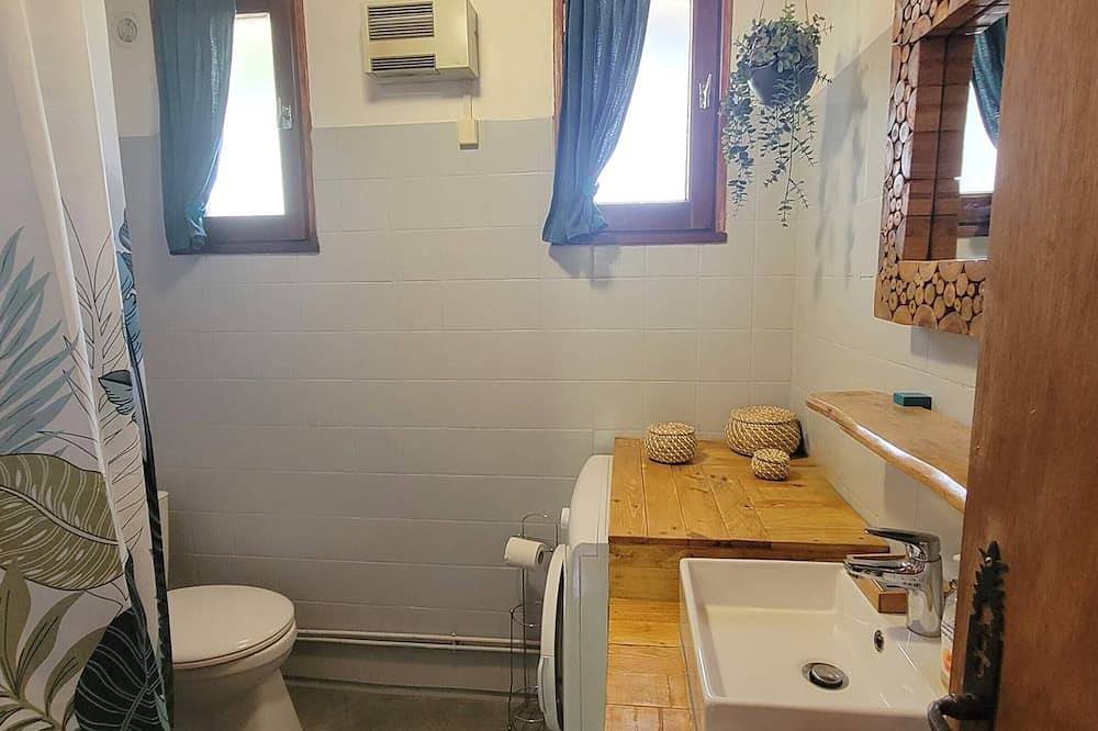 Appartement entier, Appartement au Rdc d'un Chalet - Proche Ski/Randonnées - Terrasse Sud - 4 pers in Saint-Michel-de-Chaillol, Parc national des Écrins