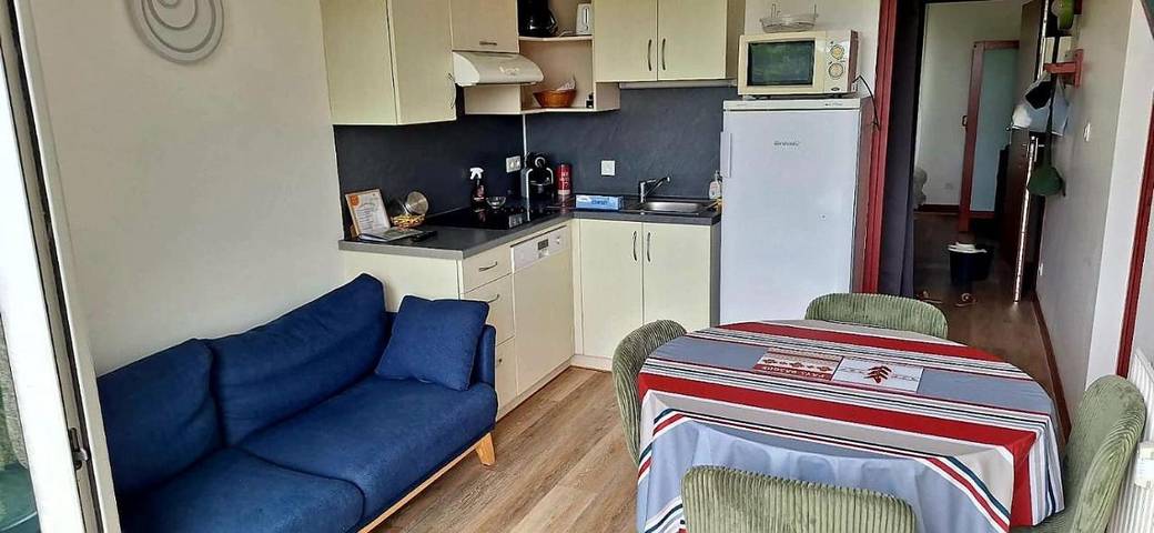 Gîte pour 4 personnes, avec Balcon et Terrasse ainsi que Jardin et Piscine à Souraïde - 4