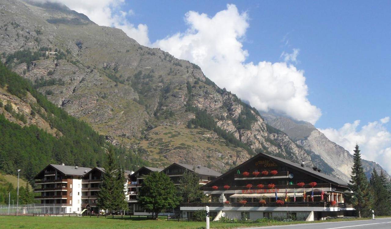 Ganze Wohnung, Two-Bedroom Apartment with Balcony in Täsch, Walliser Alpen