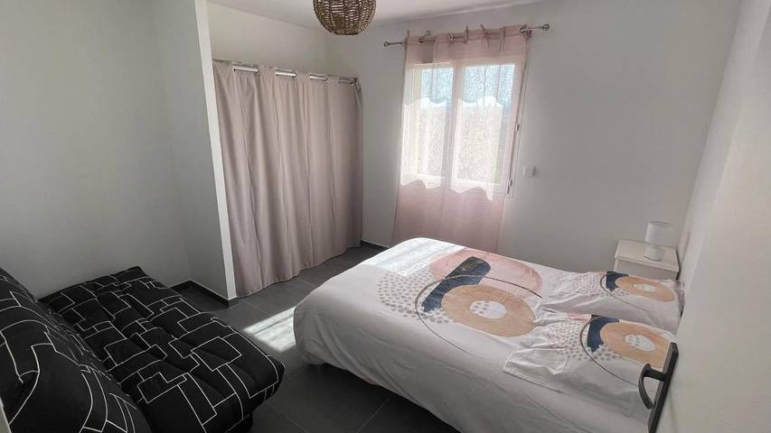 Location de vacances pour 10 personnes, avec jardin ainsi que jacuzzi et terrasse dans La Chapelle-de-la-Tour - 3