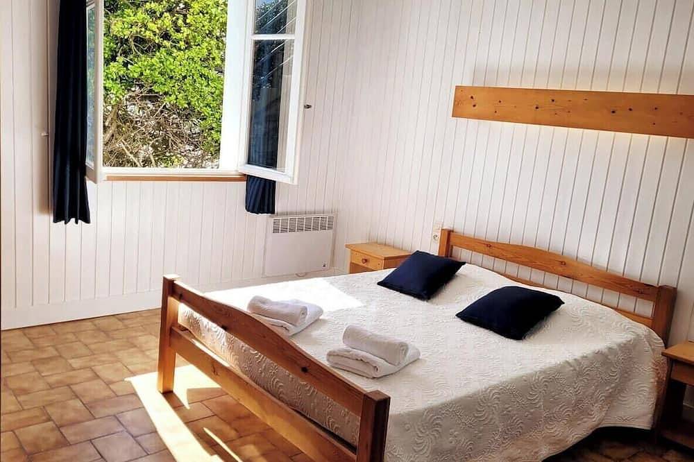 Apartamento entero, Tipoz'Immo • Brise Marine 2 • beach 600 m away • ideal for couples or families! in Plozévet, Côte de Cornouaille