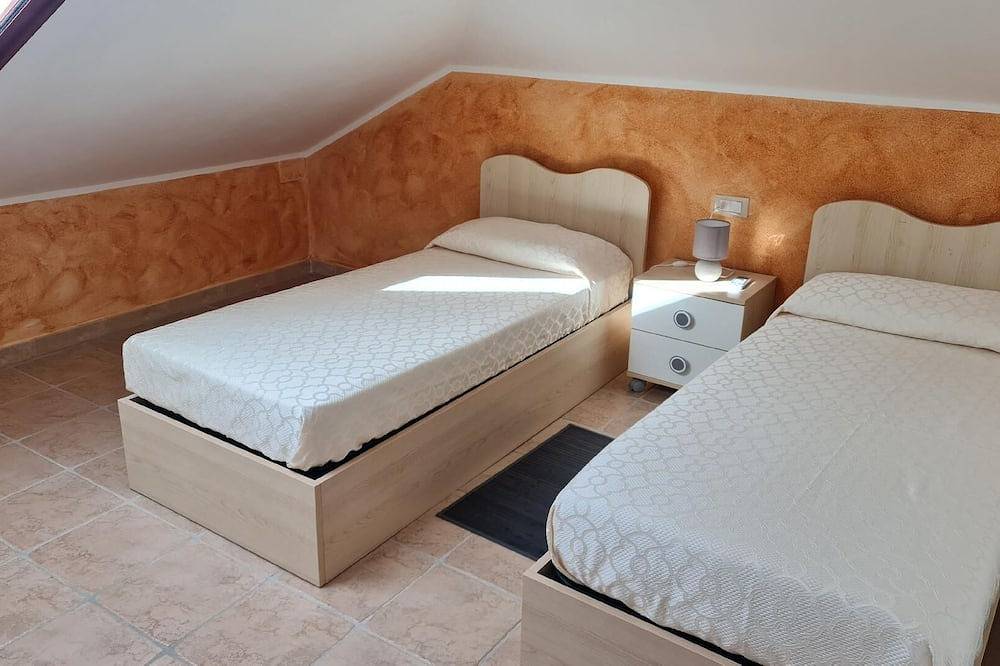 Villa Vivi. Schwimmbad, Hydro, Klimaanlage und Garten in Capitana, Cagliari Provinz