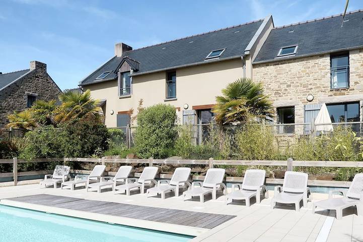 Ferienwohnung für 6 Personen, mit Balkon und Garten sowie Pool und Sauna