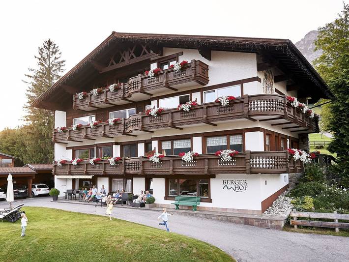 Ferienhaus für 2 Personen, mit Garten und Balkon sowie Ausblick in Tannheimer Tal