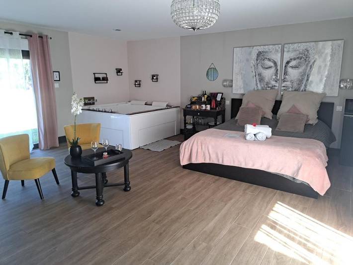 Chambre d’hôte pour 2 personnes, avec jardin ainsi que jacuzzi et terrasse à Le Barp