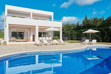 Villa in Santa Eulària des Riu, East Ibiza für 12 