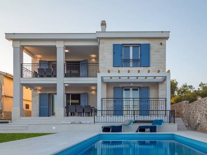 Villa pour 14 personnes, avec Terrasse ainsi que Jardin et Piscine à Sevid