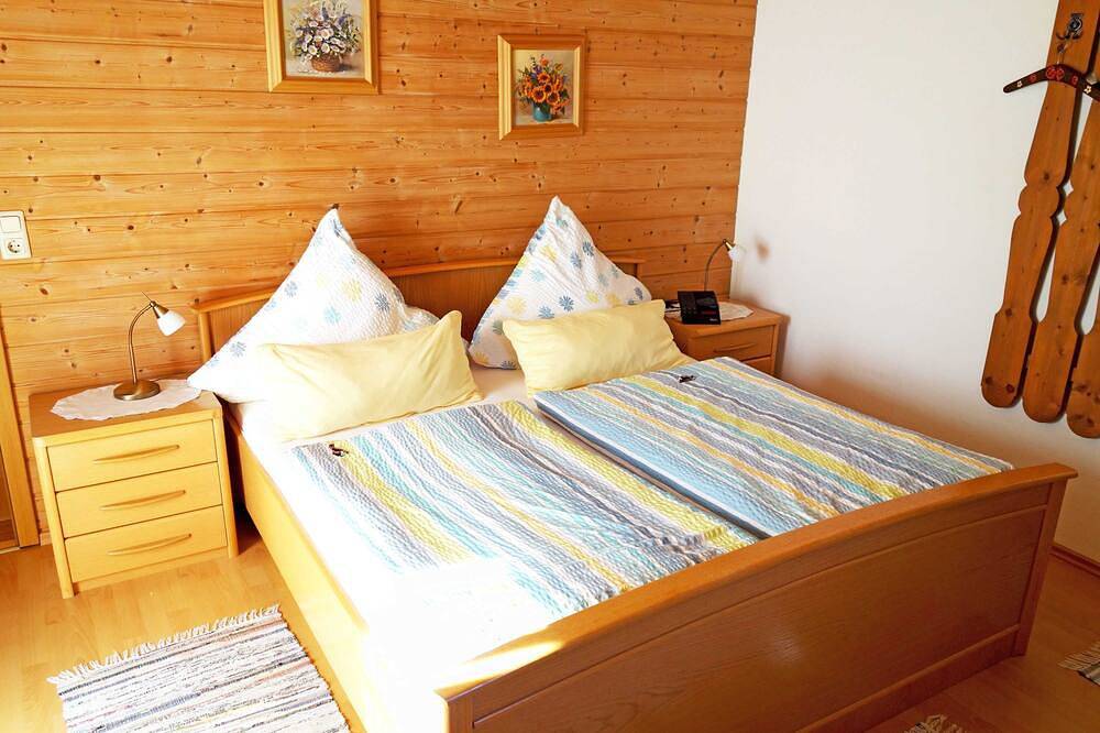 Ganze Wohnung, Ferienwohnung Gamsgnogel mit Bergblick und Balkon - Deb 031 Ferienwohnungen mit in Inzell, Bayerische Alpen