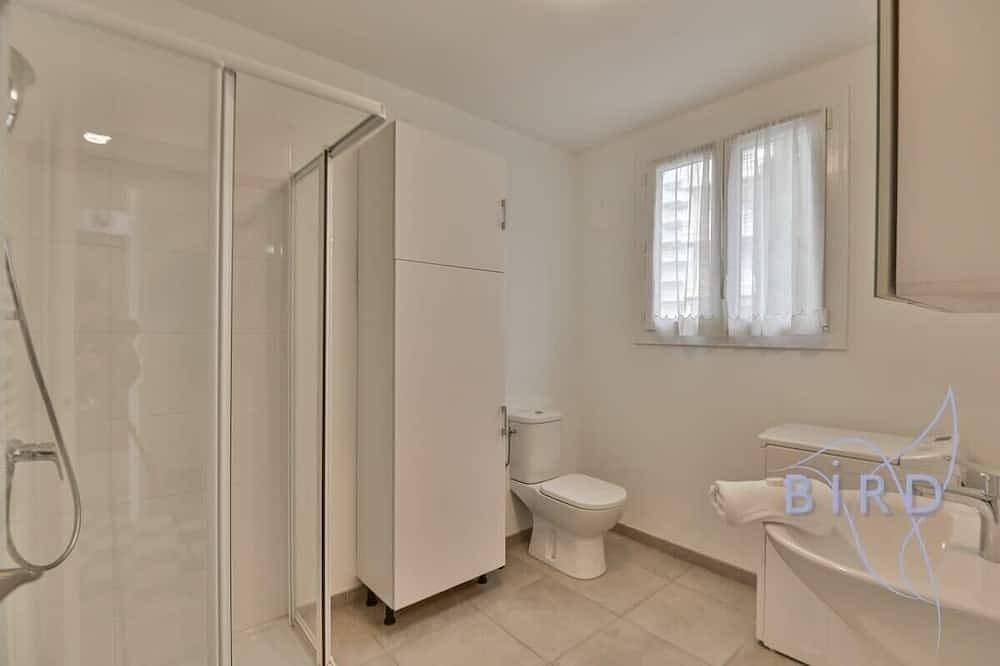 Appartamento intero, Large studio on the seafront in Juan-les-Pins, Antibes