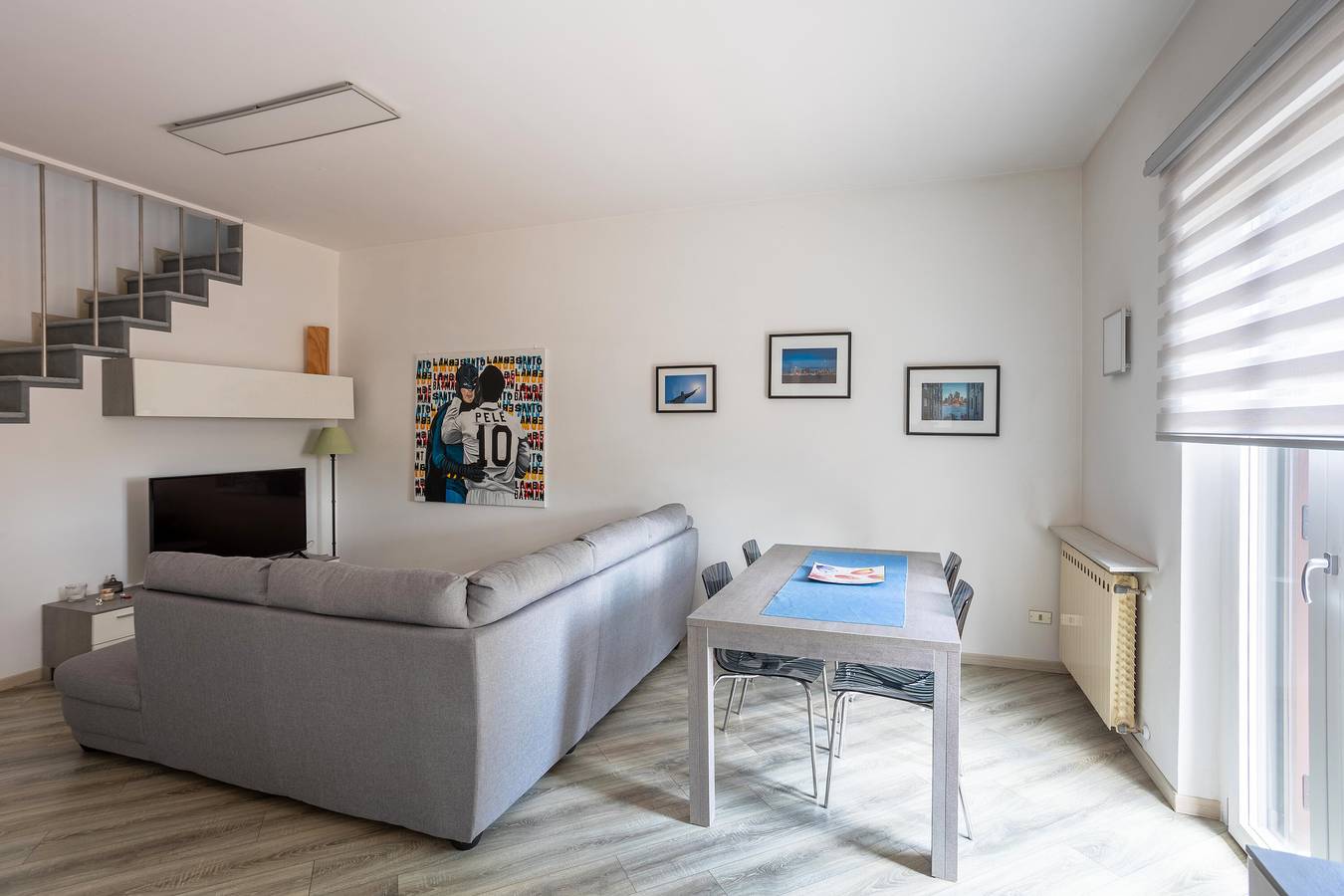 Appartamento intero, Appartamento 'Rocca Lake House' con Giardino Condiviso, Balcone e Wi-Fi in Angera, Comune di Angera