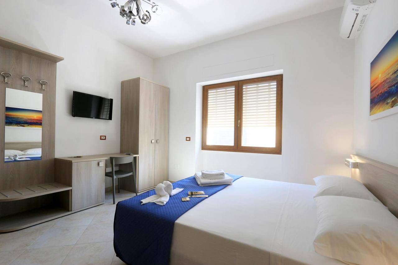 Double Room with Private Bathroom in Presicce, Golfo di Taranto