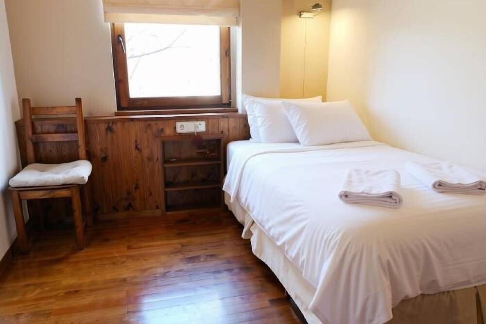Ganze Wohnung, Sanavastre I - Drei Schlafzimmer Wohnung, Schläft 6 in Das, Katalanische Pyrenäen