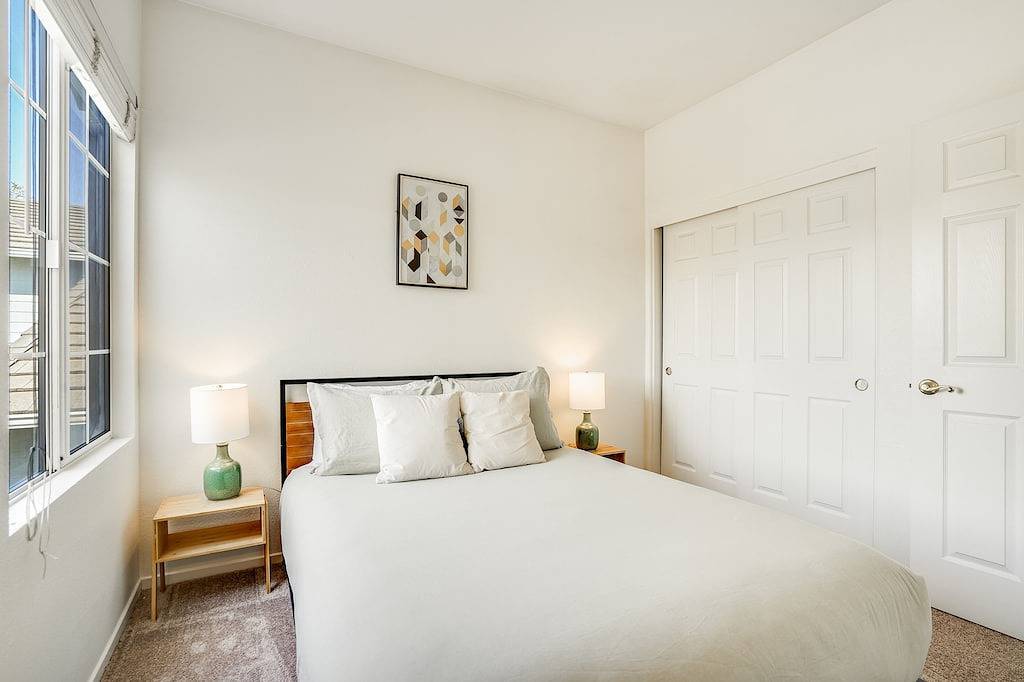 Spacious 4Br 3Ba | King Bed | Private Yard | Sf Bay Area in Hayward (CA), Silicon Valley