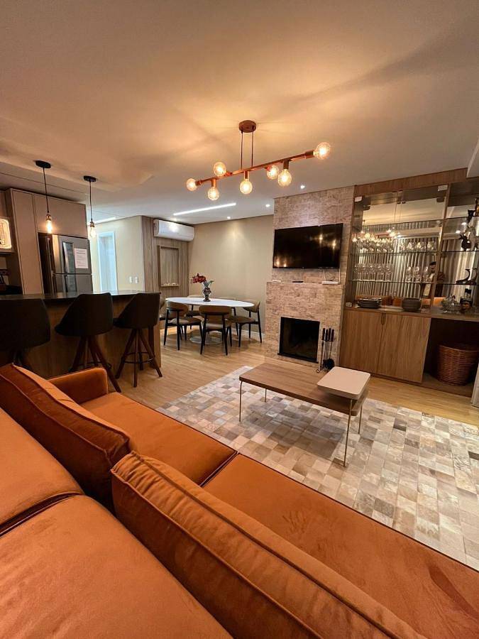 Casas e apartamentos de temporada para 6 pessoas, com vista e balcão em Gramado