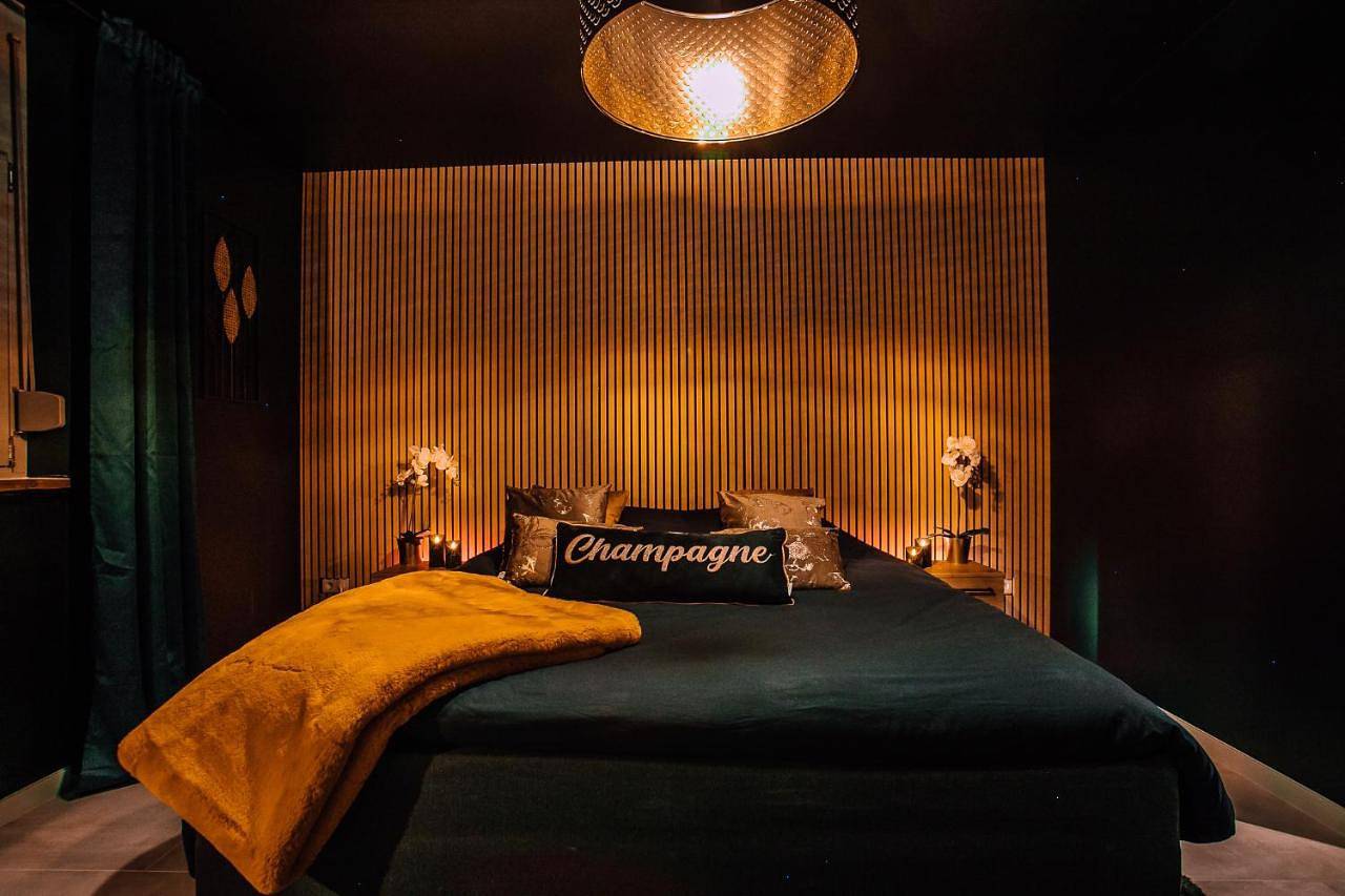 Superior King Room in Parkstad Limburg