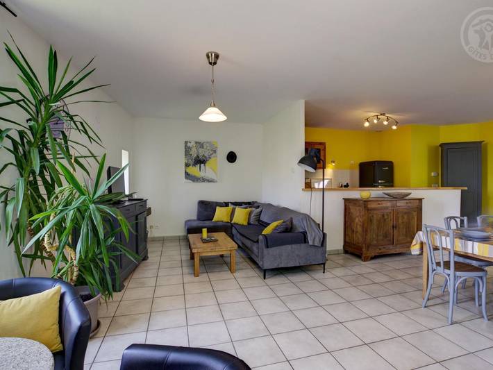 Gîte pour 6 personnes, avec piscine et terrasse ainsi que jardin et sauna dans la Loire - 3
