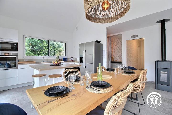 Gîte pour 6 personnes, avec Terrasse dans Plage De Treherve - 2