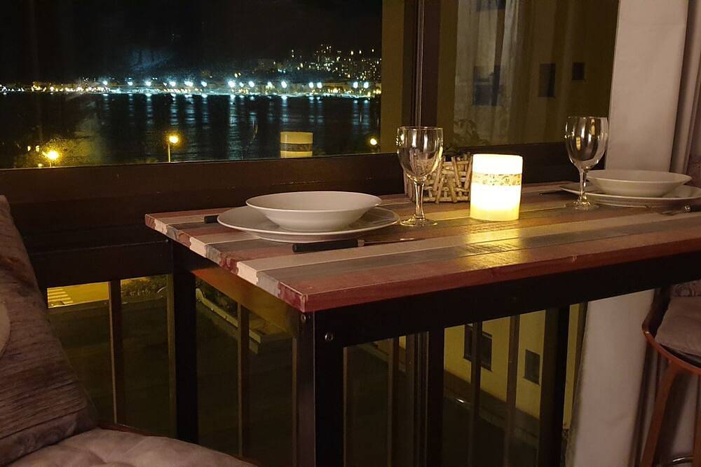 Entire apartment, Beautiful apartment with sea view over the Gulf of Ajaccio in Ajaccio, Ajaccio region