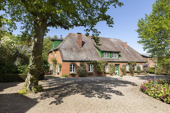 Ferienhaus für 12 Personen, mit Terrasse und Garten sowie Pool und Sauna