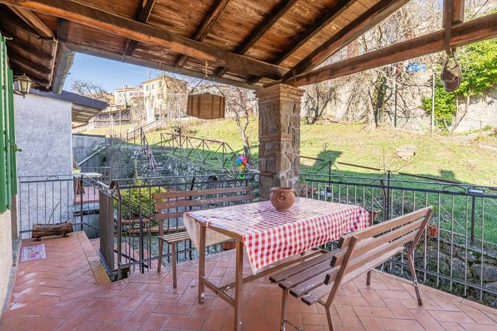 Geheel appartement, Appartement 'Casa Claire' met uitzicht op de bergen, privéterras en privétuin in Piteglio, San Marcello Piteglio