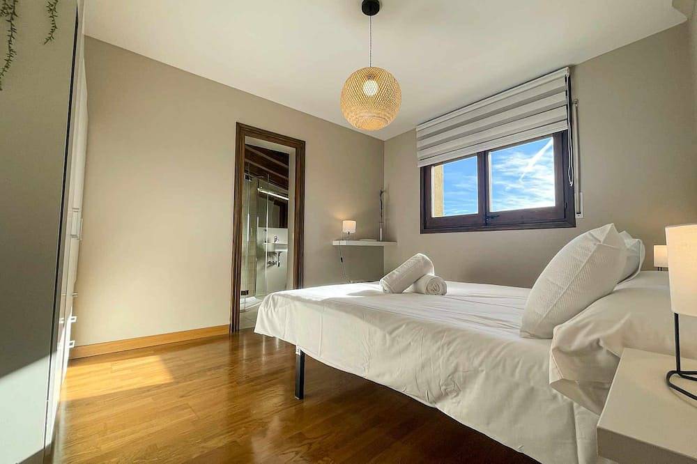 Entire apartment, Puigcerdà Cal Gatesques 2 in Puigcerdà, Catalan Pyrenees