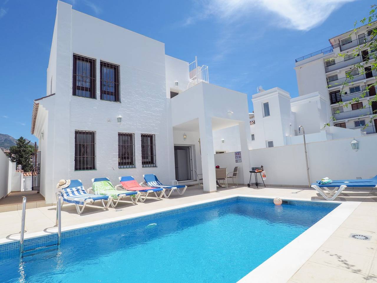 Villa Perla in Playa de Burriana, Nerja
