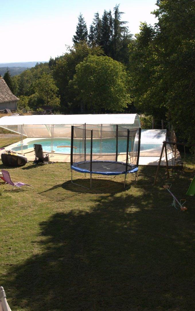Gîte Lacaze, 6 à 15 personnes, possibilité + 6 personnes in Camps-Saint-Mathurin-Léobazel, Région de Tulle